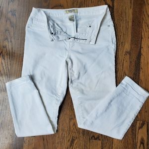D. Jeans New York White Jeans